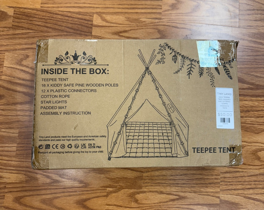 NEW TEEPEE TENT, PADDED MAT, & STRING LIGHTS
