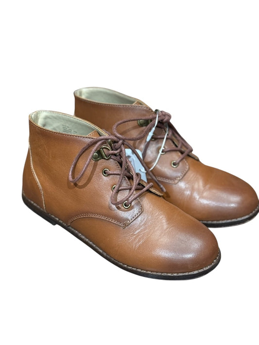 LEATHER LACE UP BOOTS